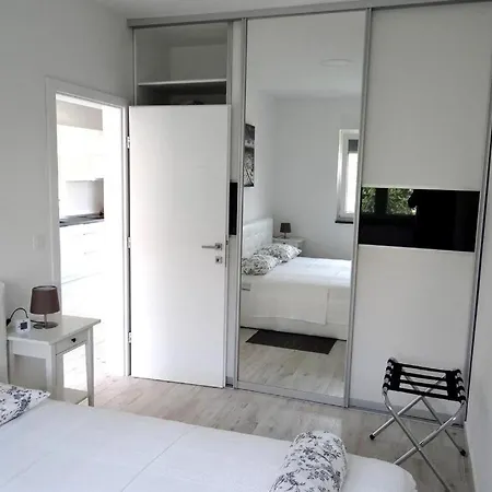 Zorica 2 Apartment Lopar